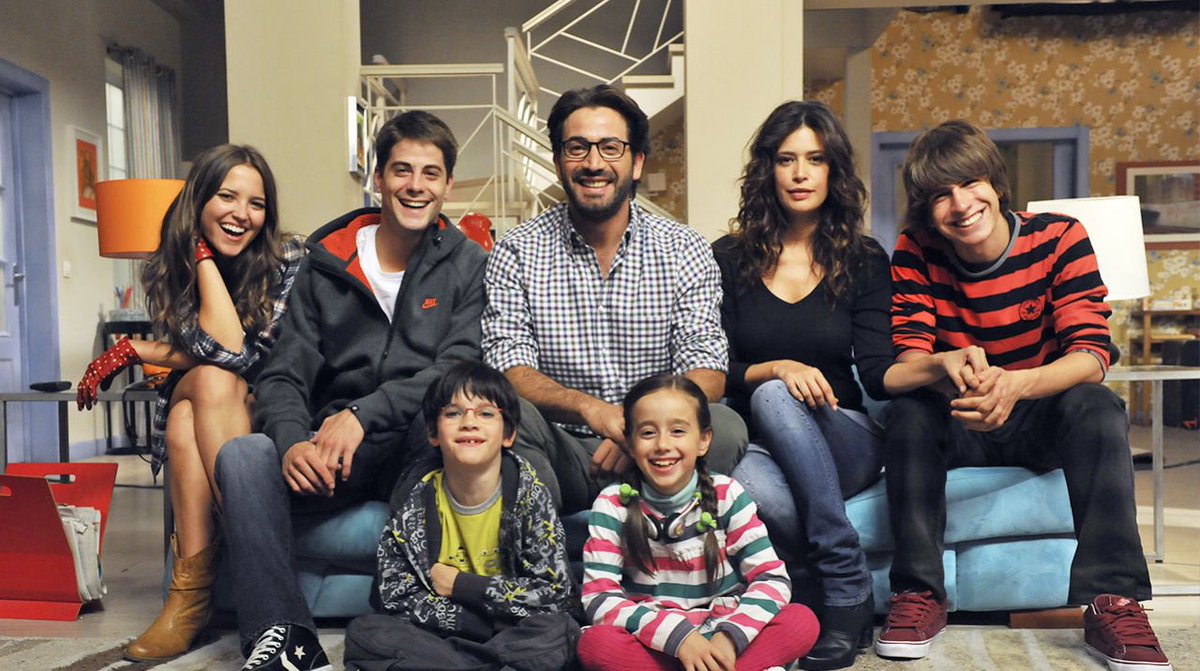 josegaarciax's tweet photo. venga que preferís 
rt: los protegidos 
fav: el internado https://t.co/NkUwmahX8j
