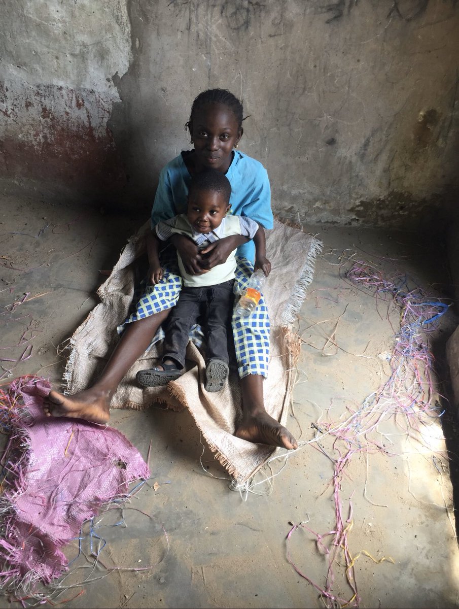 EbrimaKruball20's tweet image. My younger sister and my younger brother sitting have fun as well ❤️