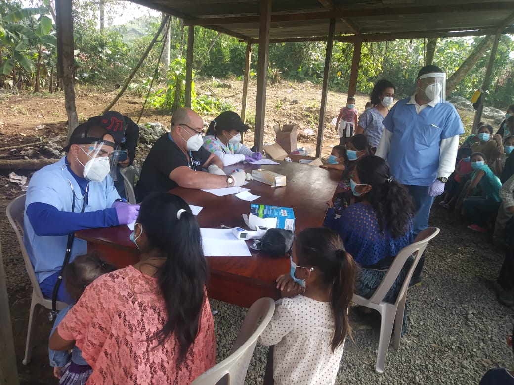 BMC en Guatemala en aldeas necesitadas de atención médica por afectaciones del Huracán Eta. Seguiremos brindando salud donde más lo necesiten...
#CubaPorLaVida 
#CubaCoopera 
#SomosContinuidad