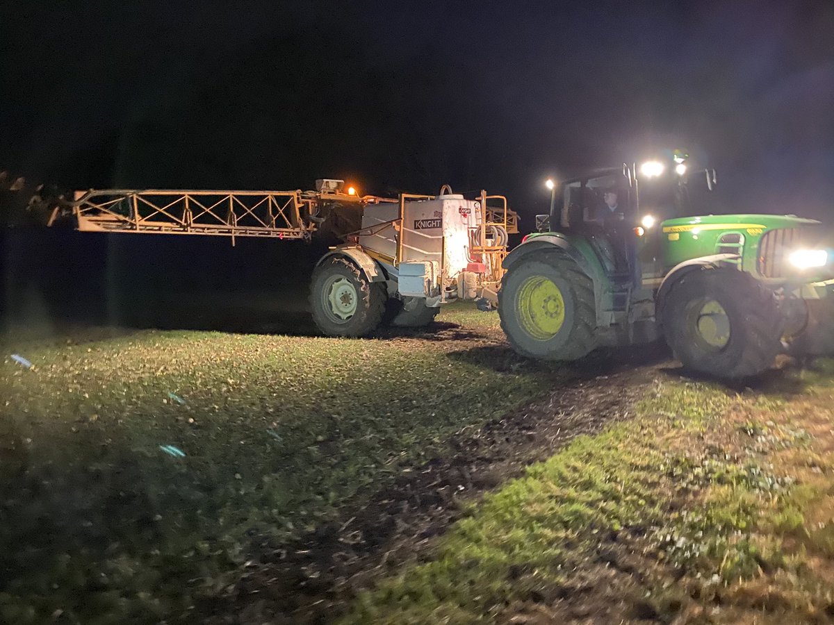 Both sprayers flat out today getting insecticide and trace elements on Mid October drilled Skyfall.