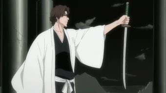 En plus d’avoir un coup d’avance sur tout et tout le monde , et savoir comment utiliser tout ce qui l’entoure allié comme ennemie Aizen possède une Arme redoutable son Shikai : Kyoka suigetsu