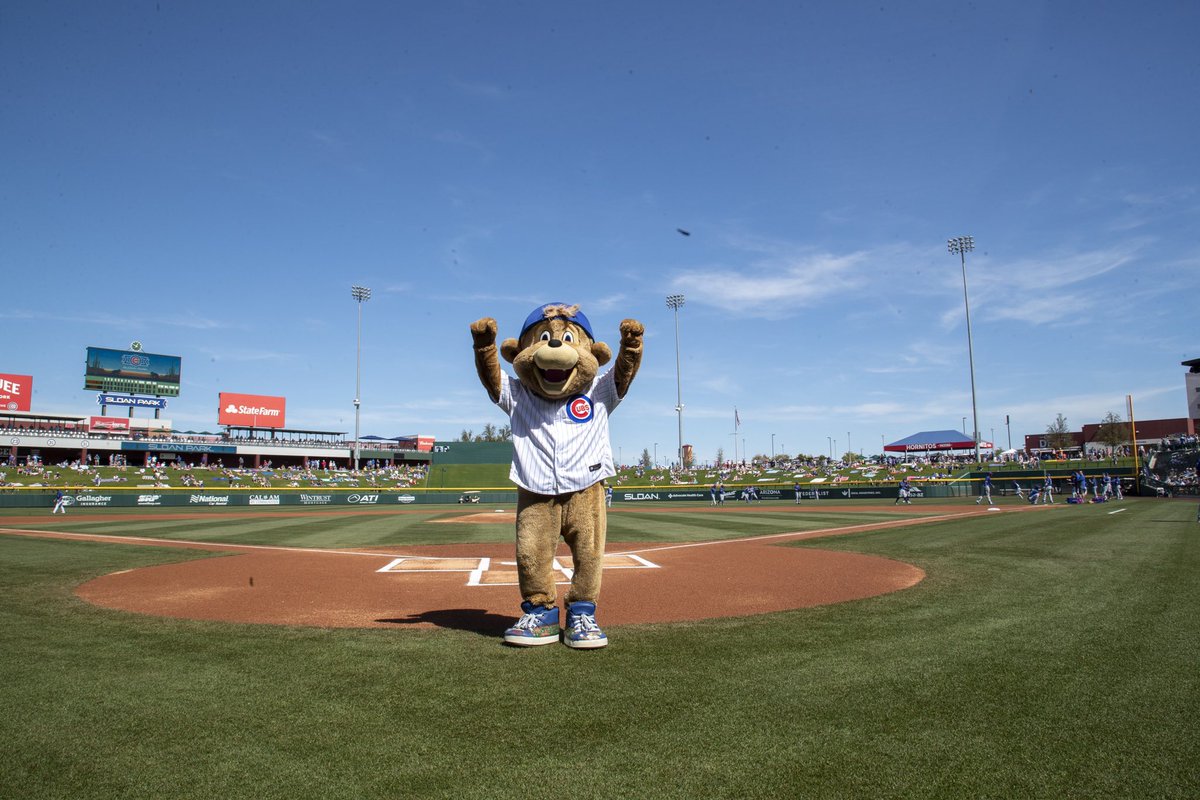 cactusleagueaz's tweet photo. When you check the weather and see that it is 75° and sunny. There is nothing like an Arizona autumn! Comment below — what is your favorite part of fall in Arizona? 
.
.
.
#arizonaautumn #sunny #cactusleague #springtraining #baseball #MLB #clarkthecub https://t.co/4tU7JIw7tJ