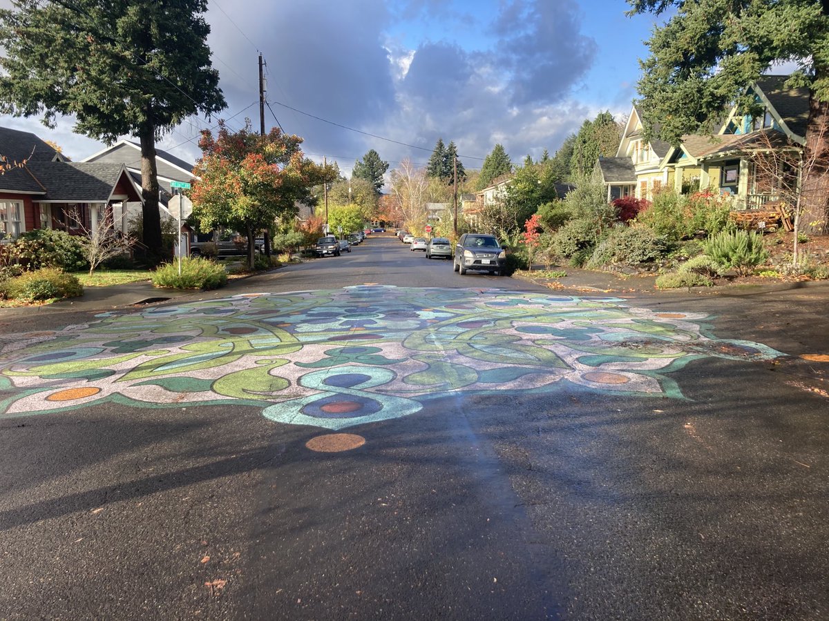 Thanks ⁦<a href="/PBOTinfo/">Portland Bureau of Transportation</a>⁩ Maintenance Operations crew for the Leaf Day street cleaning today and Mother Nature for a respite from the rain and wind.