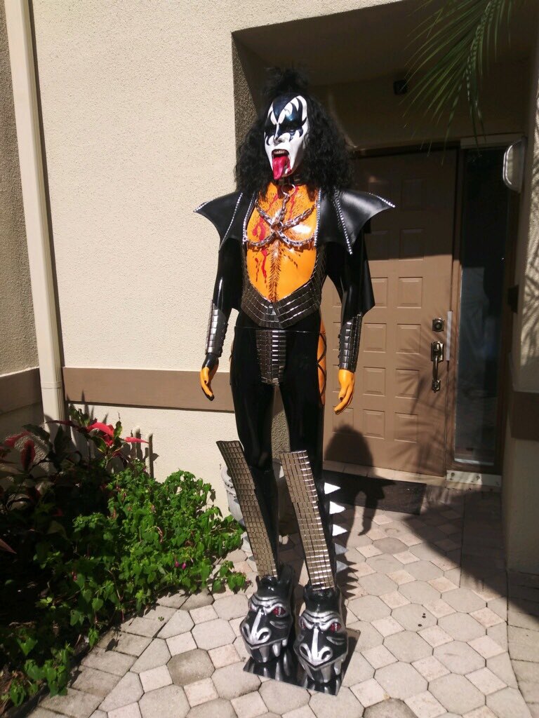 LIFE SIZE GENE SIMMONS !