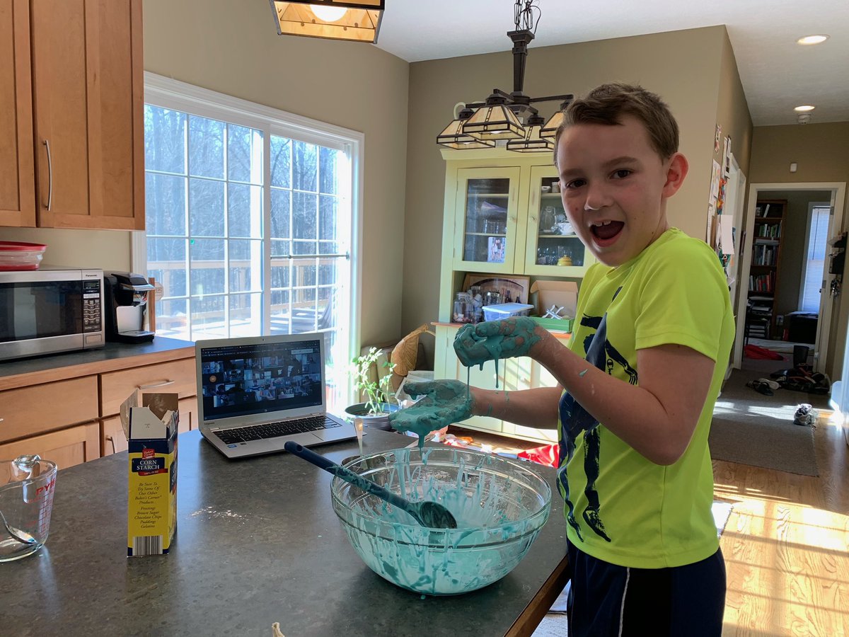 MrsGrabfelder's tweet photo. Today we had fun exploring a non-newtonian fluid: cornstarch mud! We are having fun TOGETHER even at home. 💚 https://t.co/QpJaDekxv8