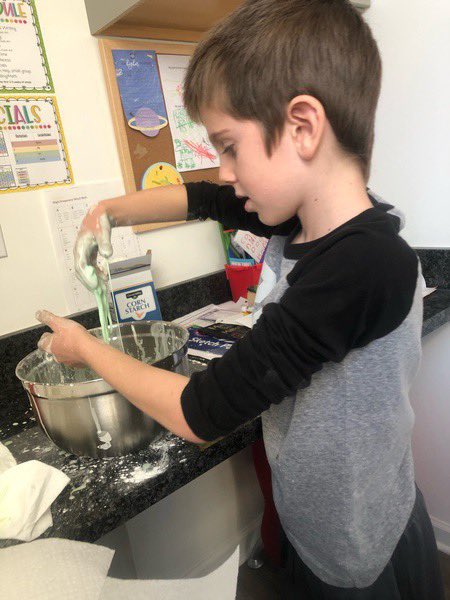 MrsGrabfelder's tweet photo. Today we had fun exploring a non-newtonian fluid: cornstarch mud! We are having fun TOGETHER even at home. 💚 https://t.co/QpJaDekxv8