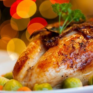 🇬🇧 Don't miss out! 🇬🇧
All Christmas meat orders need to be placed by 15th December to ensure availability.
karoos.co.uk/store/butchr/
All Christmas meat orders will be delivered on Tuesday 22nd December 
Whole Free Range Turkeys 
Boneless Turkey Crowns
&amp; much more