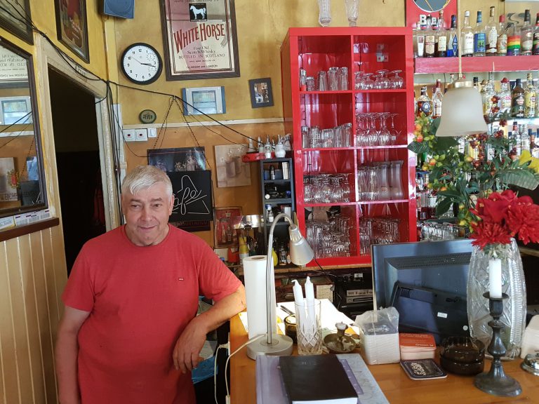 🕯️Wir trauern um Waldemar Schwienbacher 😢
Waldi ist heute um 15:34 Uhr in seinem #Schillers verstorben. Der #Schillerkiez verliert einen liebevollen Menschen und eine Institution. Danke für alles, Waldi❣️