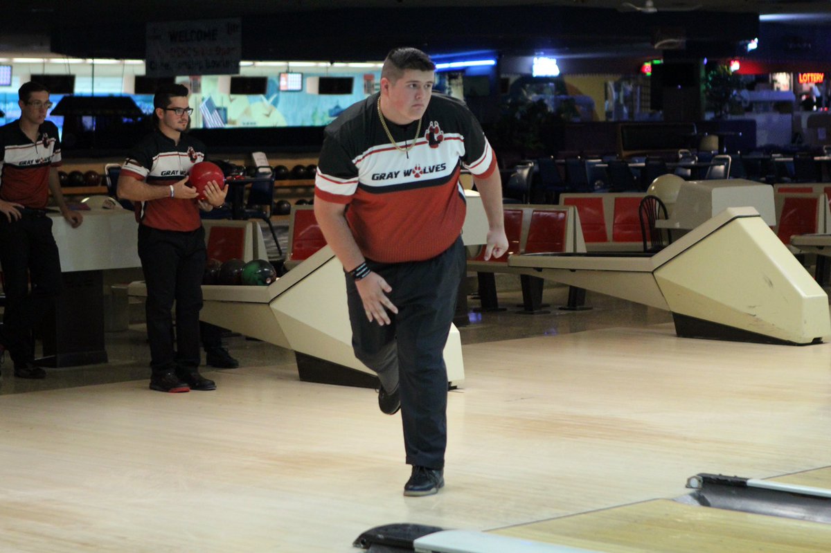 Ethan_Achten's tweet photo. Some of the action shots we took early in the season as we may be postponed now we still are hungry to get back on those lanes and bring back more hardware #stormnation #ColtsCrew💙 #graywolfnation🧡🖤🐺 https://t.co/4Ph3fLBQf5