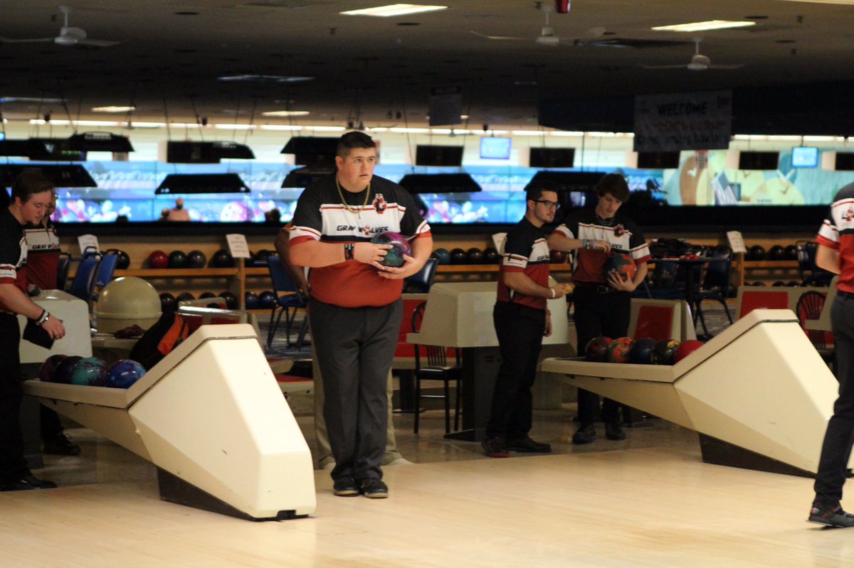 Ethan_Achten's tweet photo. Some of the action shots we took early in the season as we may be postponed now we still are hungry to get back on those lanes and bring back more hardware #stormnation #ColtsCrew💙 #graywolfnation🧡🖤🐺 https://t.co/4Ph3fLBQf5