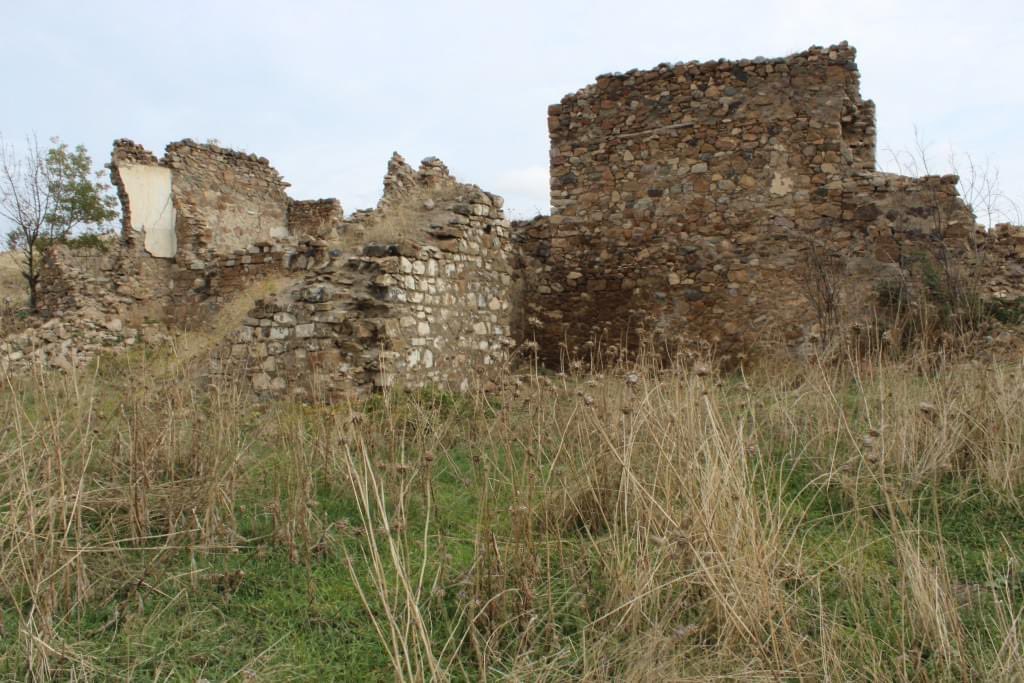 IsKarabakh's tweet photo. Təcavüzkar Ermənistan 28 abidəni tamamilə dağıdıb.                                      #StopArmenianAggression  #KarabakhisAzerbaijan

Bizi telegramda izləyin: https://t.co/8F76fSm6Qh https://t.co/aKf6edevzu
