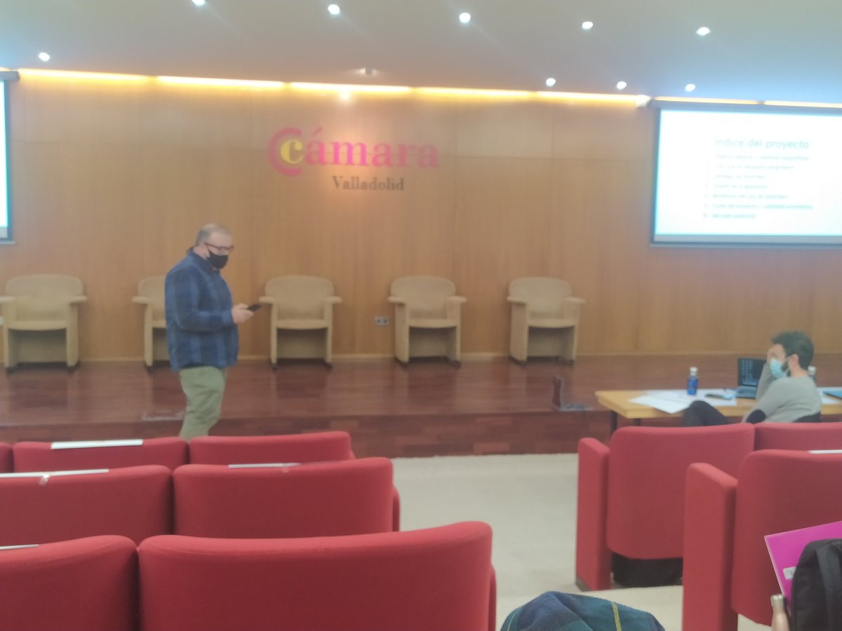 Buena tarde con presentación de proyectos #i40VALL #i40VALL3. 
 <a href="/cam_valladolid/">Cámara de Valladolid</a> <a href="/FomTalent/">FomTalent</a>
 En pantalla <a href="/albertovf/">𝖠𝗅𝖻𝖾𝗋𝗍𝗈 𝖫𝗈𝗉𝖾𝗓</a>. Grande!!