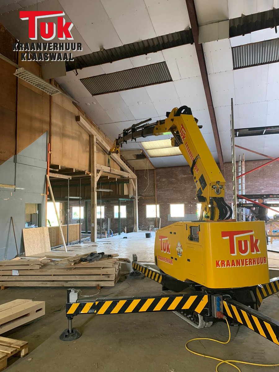 tukkraanverhuur's tweet photo. Daar istie weer!
Onze Reedyk Compact Crane C3412.
Hij staat hier in een ruimte, onder een dak, om een zware eiken constructie te plaatsen.
Geen probleem voor deze krachtpatser!
Fijn weekend.
#Tuk #TukKraanverhuur #TakelTuk #Reedyk #minikraan #compactcrane #C3412 #krachtpatser https://t.co/N0NVJ1tjAI