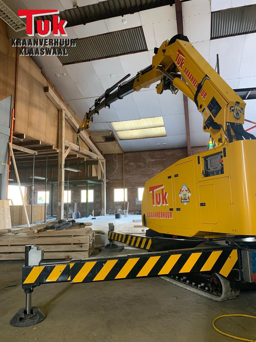 tukkraanverhuur's tweet photo. Daar istie weer!
Onze Reedyk Compact Crane C3412.
Hij staat hier in een ruimte, onder een dak, om een zware eiken constructie te plaatsen.
Geen probleem voor deze krachtpatser!
Fijn weekend.
#Tuk #TukKraanverhuur #TakelTuk #Reedyk #minikraan #compactcrane #C3412 #krachtpatser https://t.co/N0NVJ1tjAI