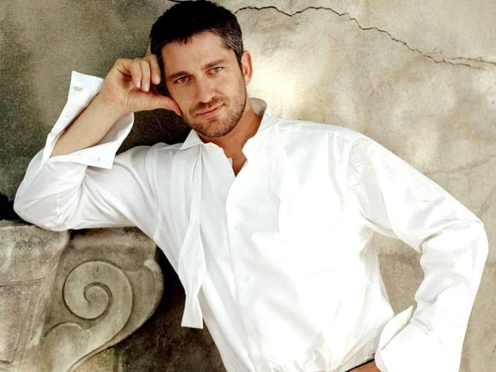 Happy Birthday to Gerard Butler who turns 51 today!
Ol 