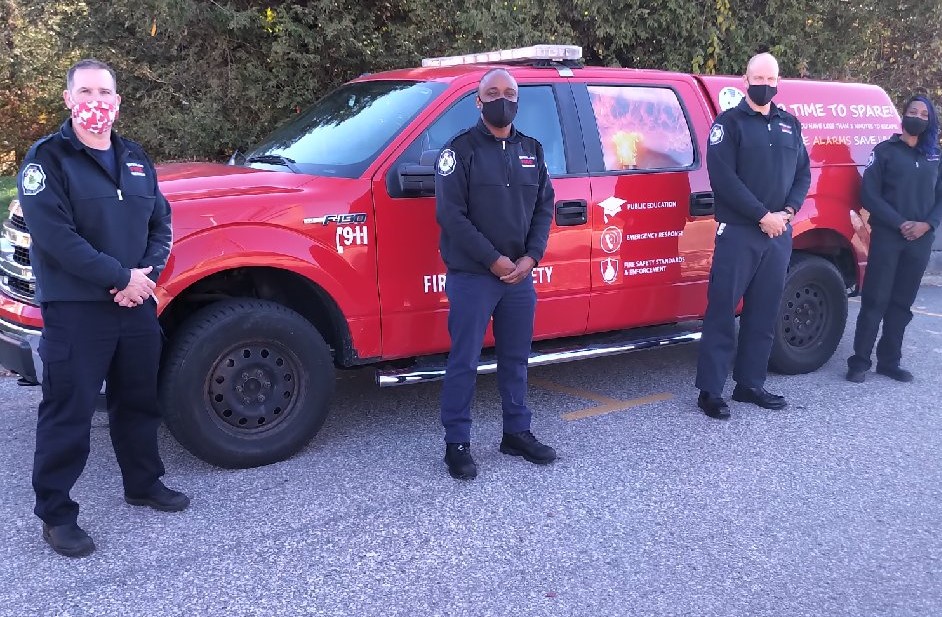 Waterloo_Fire's tweet photo. Recently our newest Firefighter recruits started with  @Waterloo_Fire. Welcome to Neil, Otis, Dustin &amp; Josere. Wishing all of you great success &amp; enjoy your training ! @richardhepditch @rschube04 @citywaterloo #LoveTheMasks https://t.co/m8EBPQn6Ry