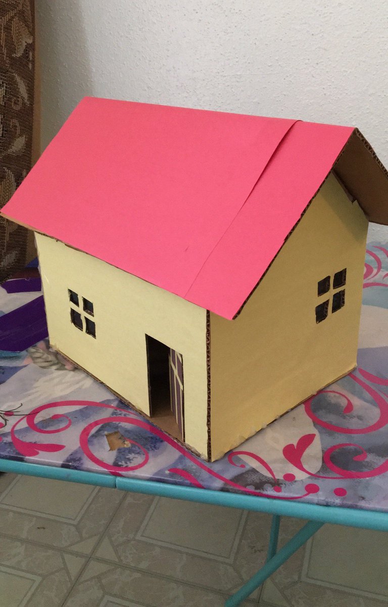 mariielagza's tweet photo. My virtual students did excellent with their project by combining materials to build their own house and learning about systems! 🏡  ⁦@Robinson_HISD⁩ ⁦@HISDEastArea⁩ ⁦@HISD_ElemSci⁩ https://t.co/U78s8NGB0X