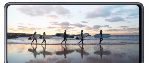 NVhuimo's tweet photo. @samsungMobileSA 

 It has a good battery,neat new features such as 5G and a 120 Hz rate, a smooth, fast interface and can last long years with no problem. It has has ultra camera you can be generally pleased with every photo and video you capture

 #GalaxyS20FESuperFan https://t.co/tYrDnYb9j1