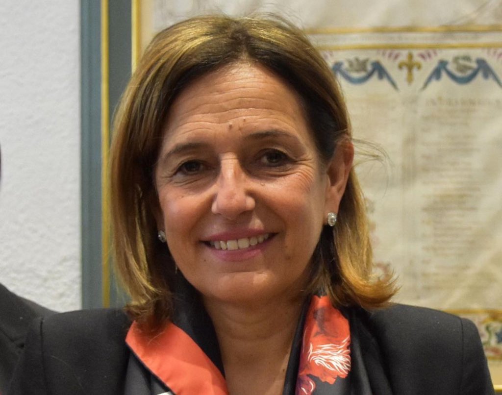 È una bellissima notizia l’elezione della professoressa Antonella Polimeni a rettrice dell’Università <a href="/SapienzaRoma/">Sapienza Università di Roma</a>. È la prima donna nella storia centenaria dell'ateneo, un'altra prima donna capace e competente che apre una strada nuova per tutte le altre.  #laprimadonna