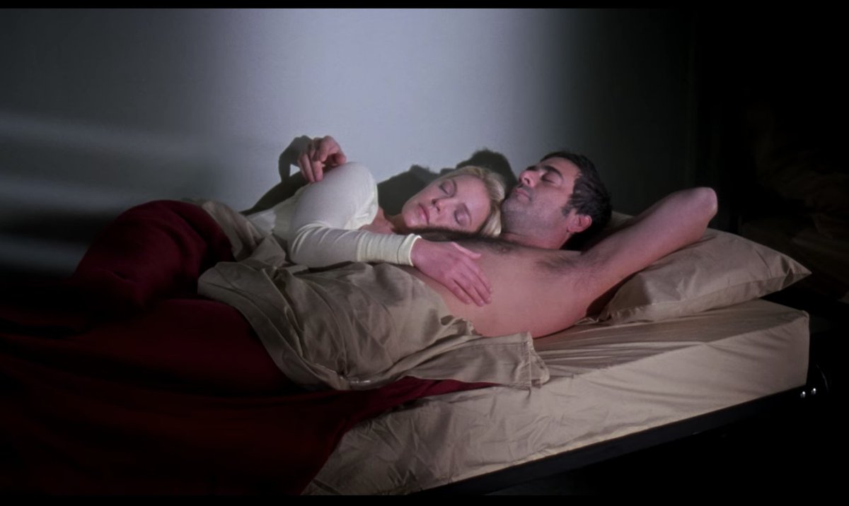 WHAT. IS. HAAAAAAPPENING.  #GreysAnatomy  