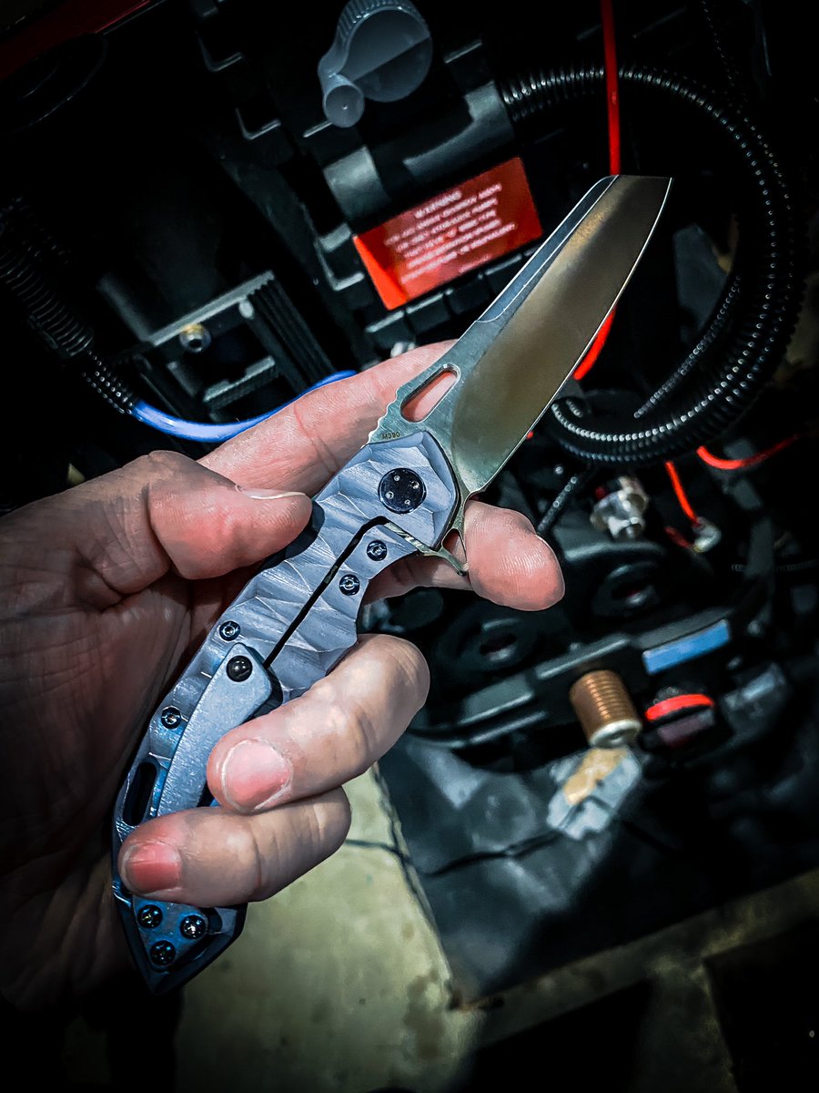 Breaksteel's tweet photo. The newest Wayfarer to the collection. This makes two of them and Iβm not against more. #olamic #olamiccutlery #olamicwayfarer247 #wayfarer247 #m390 #scalloped #shiney #blades #knifenut #knifenuts https://t.co/kRXxG3E9eB