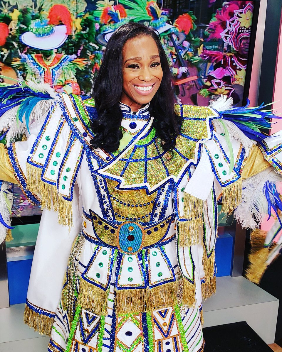 Hi Folks, decked out to shoutout that <a href="/PhilaStringBand/">Philadelphia String Band Association</a> is having a #telethon Saturday. You can check it out on their Facebook and YouTube pages. Awesome costume <a href="/QCmummers/">Quaker City String Band</a>. #Philly #Mummers #FridayFeeling #PHL17