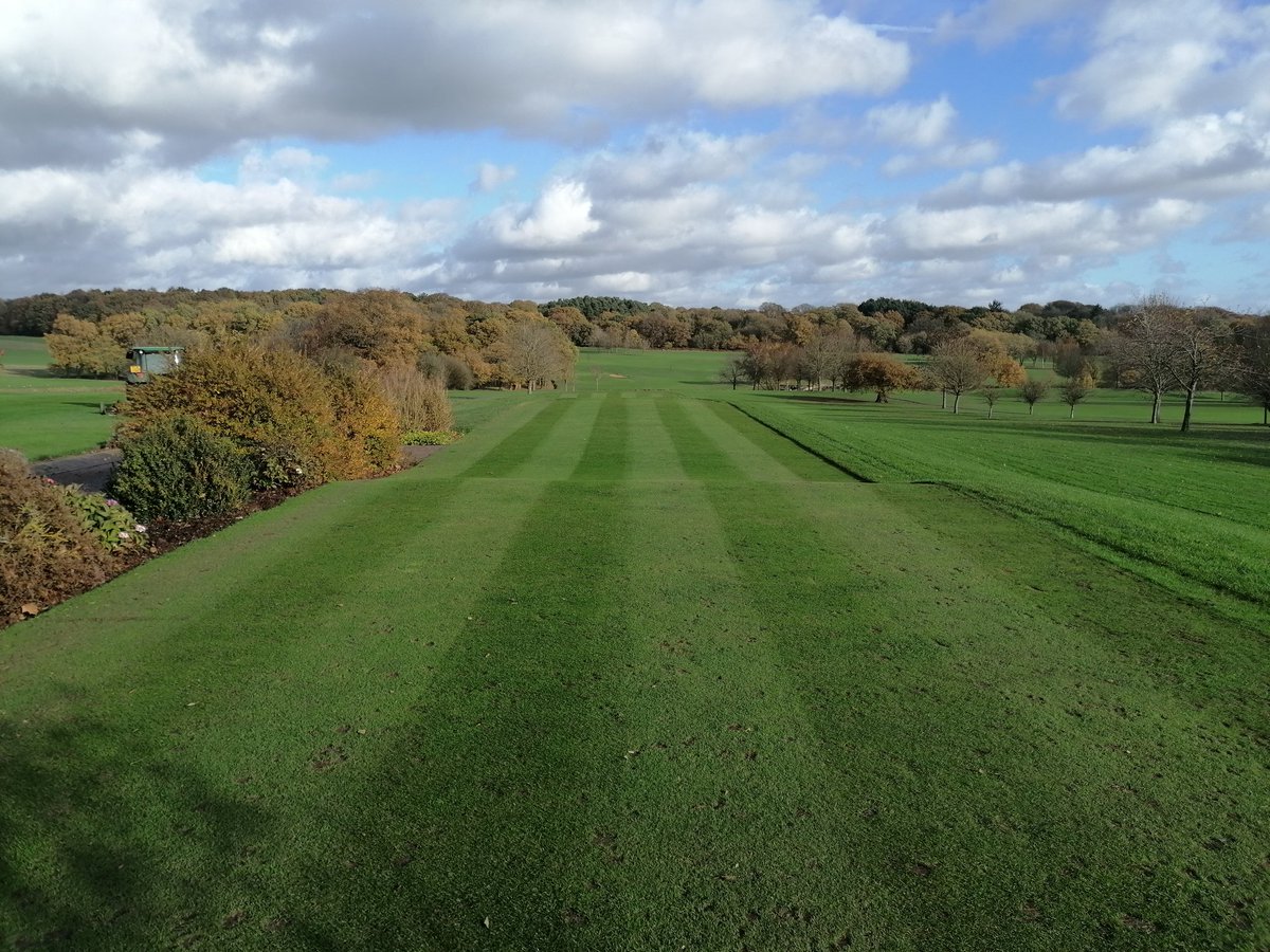 MorleyGreens's tweet photo. Tees in great condition after a hand mow today and a bit of reshaping 👌 https://t.co/r5wdztdhKr