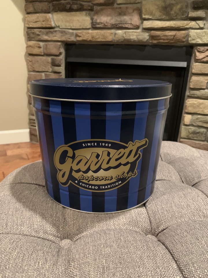BarrieBuckner's tweet photo. The sign of true friendship! A gift from my brutha @Joshua_Swanson... thanks for the @GarrettPopcorn #chicago #friendship https://t.co/hCFBxMNCiQ