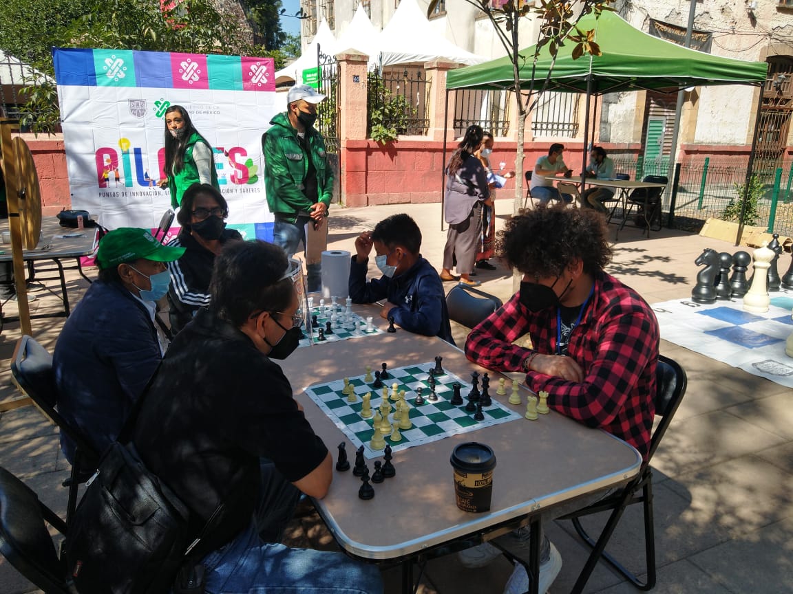 CdmxPilares's tweet photo. Conoce #Barrioadentro, la estrategia del Gobierno de la Ciudad de México para atraer a los jóvenes a actividades recreativas y educativas, con el objetivo de alejarlos de actividades ilícitas. #PILARESContigo
#BarrioAdentro https://t.co/JtDg3EfyJA