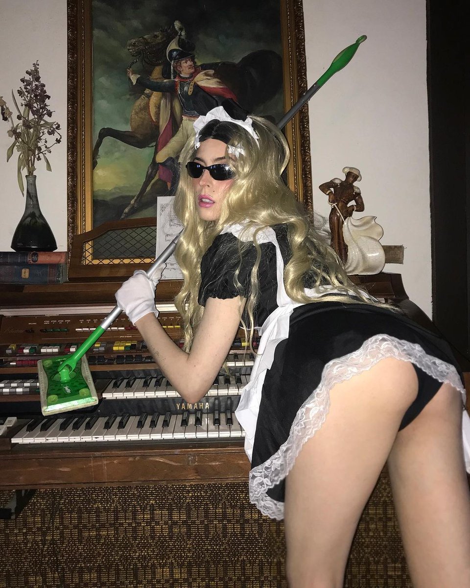 MLADYmin's tweet photo. 🧹🖤 https://t.co/oPqjZSKGWr