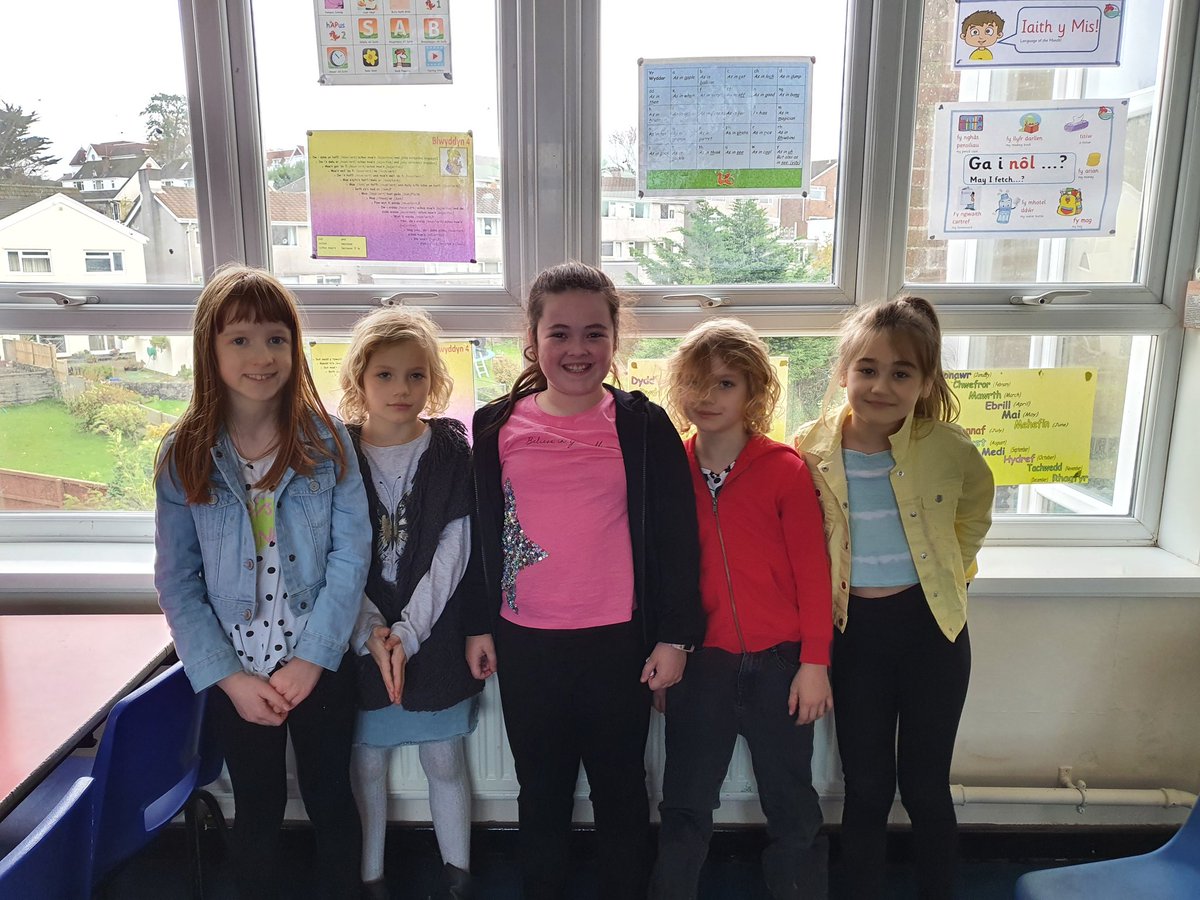 LakesidePrmY4's tweet photo. Well done Year 4! We loved hearing all about your heroes💫 What a lovely end to the week 🤩 #ChildrenInNeed https://t.co/DAnjPLADix