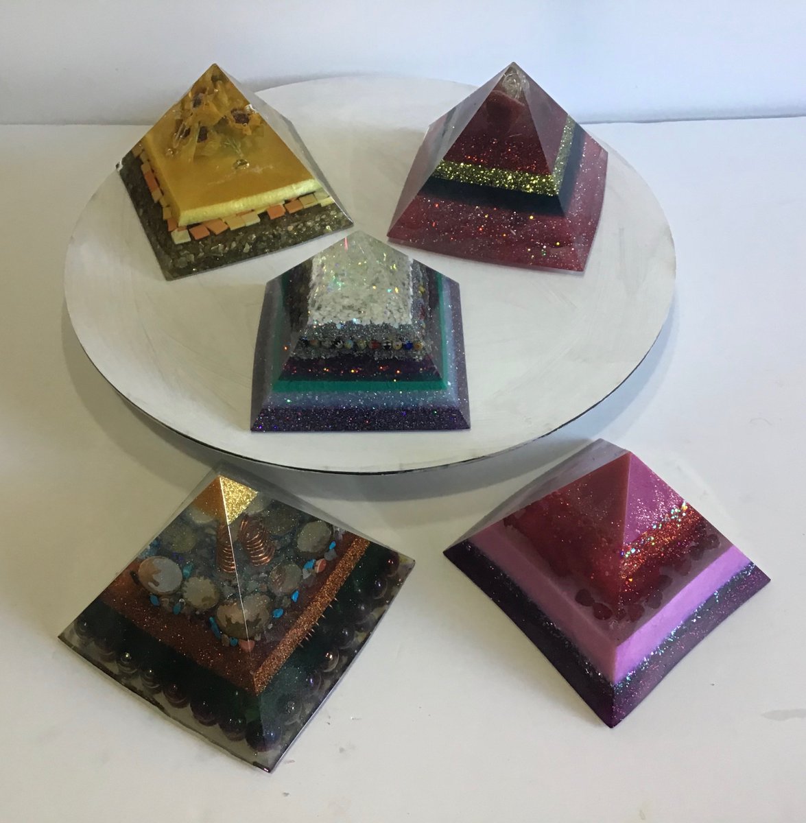 #BUY #HANDCRAFTED #COASTERS, #GEODECOASTERS, #RESINPYRAMIDS, and #COASTERSETS made by #Worcestershire artist Roger Ricketts. #christmasideas #coastersforsale #coasters #geodecoasters #geodeart #resinart  #worcestershirehour EMAIL info@rogersartwork.co.uk #supportsmallbusinesses