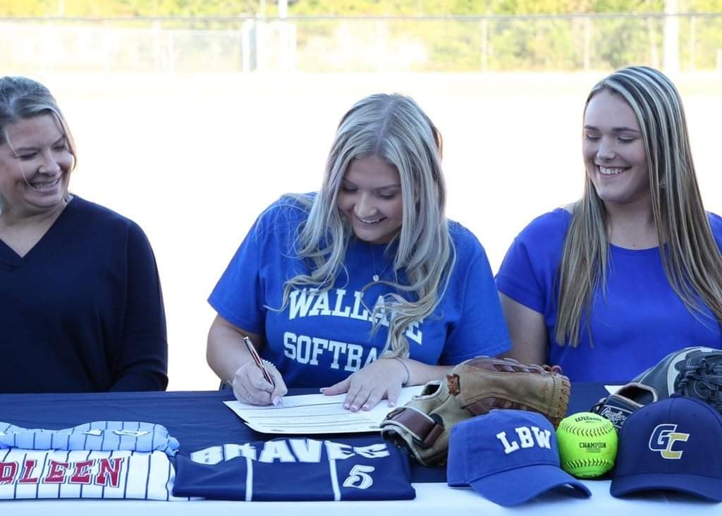 LBWCC's tweet photo. It's been a busy week of Saints signings!
🥎 Anna Hull - Fleming Island HS
🥎 Hannah Phillips - Headland HS
🥎 Caylee Quarles - Headland HS
🥎 Ellana Schumacher - Walton HS
Welcome to the #SaintsFamily.  Stay tuned, @SoftballLBWCC has more signings coming soon! https://t.co/zWm2iaHtNt