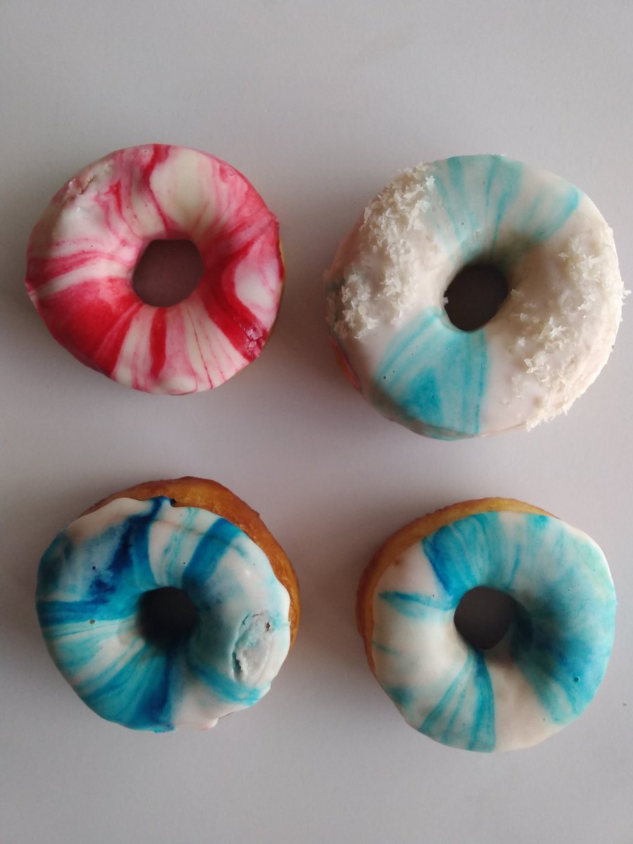 HerminiaJ's tweet photo. Buenas tardes a todos. Tengo un mini emprendimiento de donitas, y me ubico en Valencia- Carabobo. Son 6x2$ y al mayor a partir de 24x6$. IG: reposteria_massazukar 🍩🤩 ayudaría mucho un RT! 🤗🤗 https://t.co/dKUCx1Gyyb