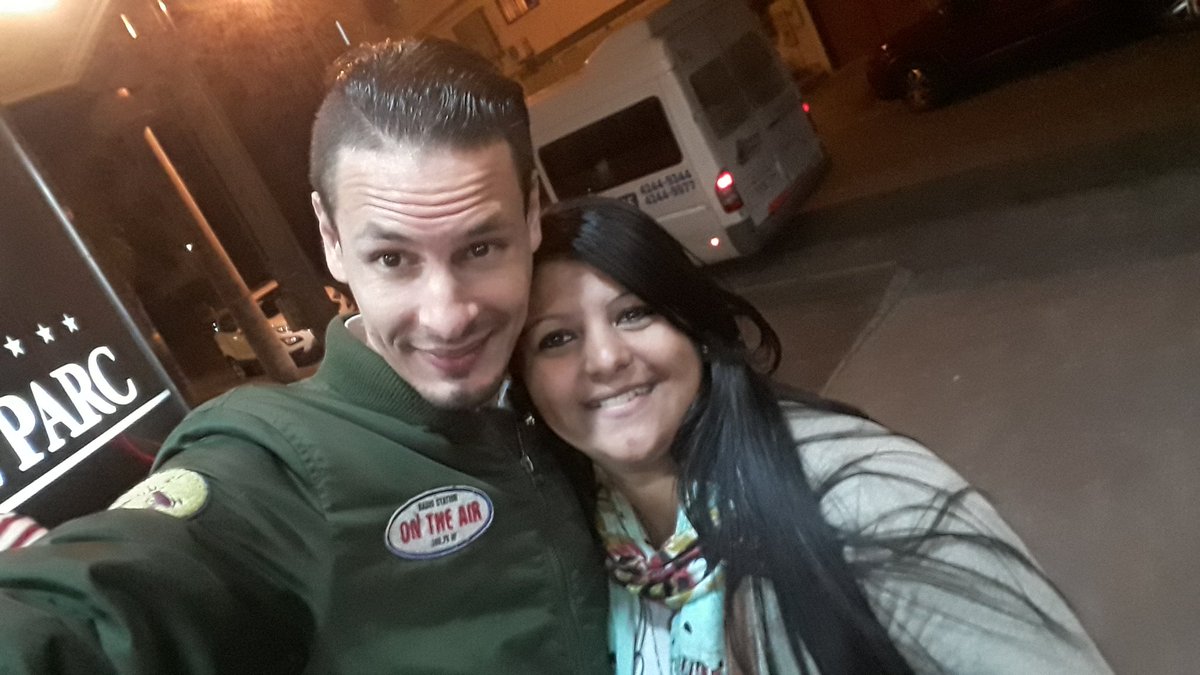 Sol22Rt's tweet photo. Siempre junto a ti 
Rey ahora somos tus #Complices @RTapari 💛💚❤💞 https://t.co/rKcHggVQgC