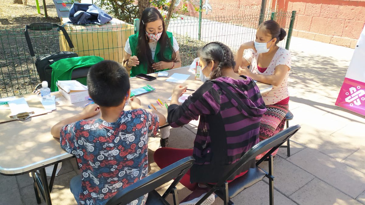 CdmxPilares's tweet photo. El programa #PILARES es uno de los que se integran a la estrategia del Gobierno de la Ciudad de México #BarrioAdentro, en la cual se dará atención a niños y jóvenes que habitan en zonas de riesgo. Se cuenta con actividades de habilidades emocionales, cognitivas y digitales. https://t.co/hB82Cd72Dm
