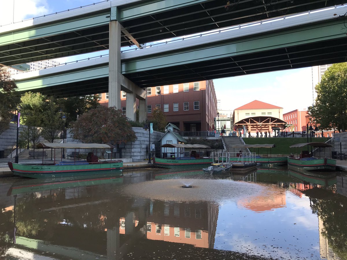 Riverfront Canal Cruises’ trademark vessels harbored safely upstream behind the floodwall. Normally they’re kept on the other side of the Kanawha Canal floodwall gate. Good call,  @VentureRVA! 34/
