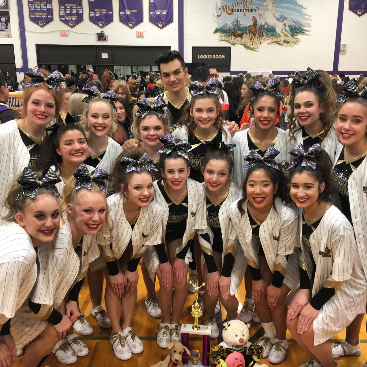 KnightsCheer1's tweet photo. Tryouts for winter cheer start on Tuesday!! All tryout material will be posted in our Google Classroom. If you need to be added, email Coach Garza at jgarza@d127.org. 

#KnightsCheerFam #WinterTryouts #LetsGoNorth #BlackAndGold https://t.co/qBEOwTRnRR
