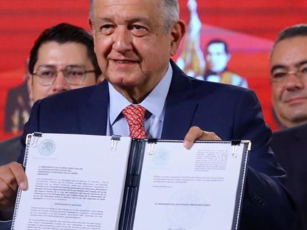OscarGonzalezYa's tweet photo. Totalmente de acuerdo con el #Presidente ⁦@lopezobrador_⁩  en desaparecer el #outsourcing Esto es la expresión más amplia de la explotación del hombre por el hombre es a lo que nos a llevado el #Neoliveralismo pongamos la ley al servicio de la gente, el #PT con #AMLO https://t.co/x3nj1V0dKV