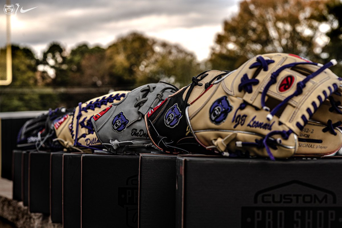UCABearBaseball's tweet photo. Glove day is the best day, All Smiles‼️

Thank you @RawlingsSports for being the best in business and back the Bears 🐻 ⚾️

#BearStrong🐻💪🏼
#Rawlings https://t.co/Vgrj9Zgzq6