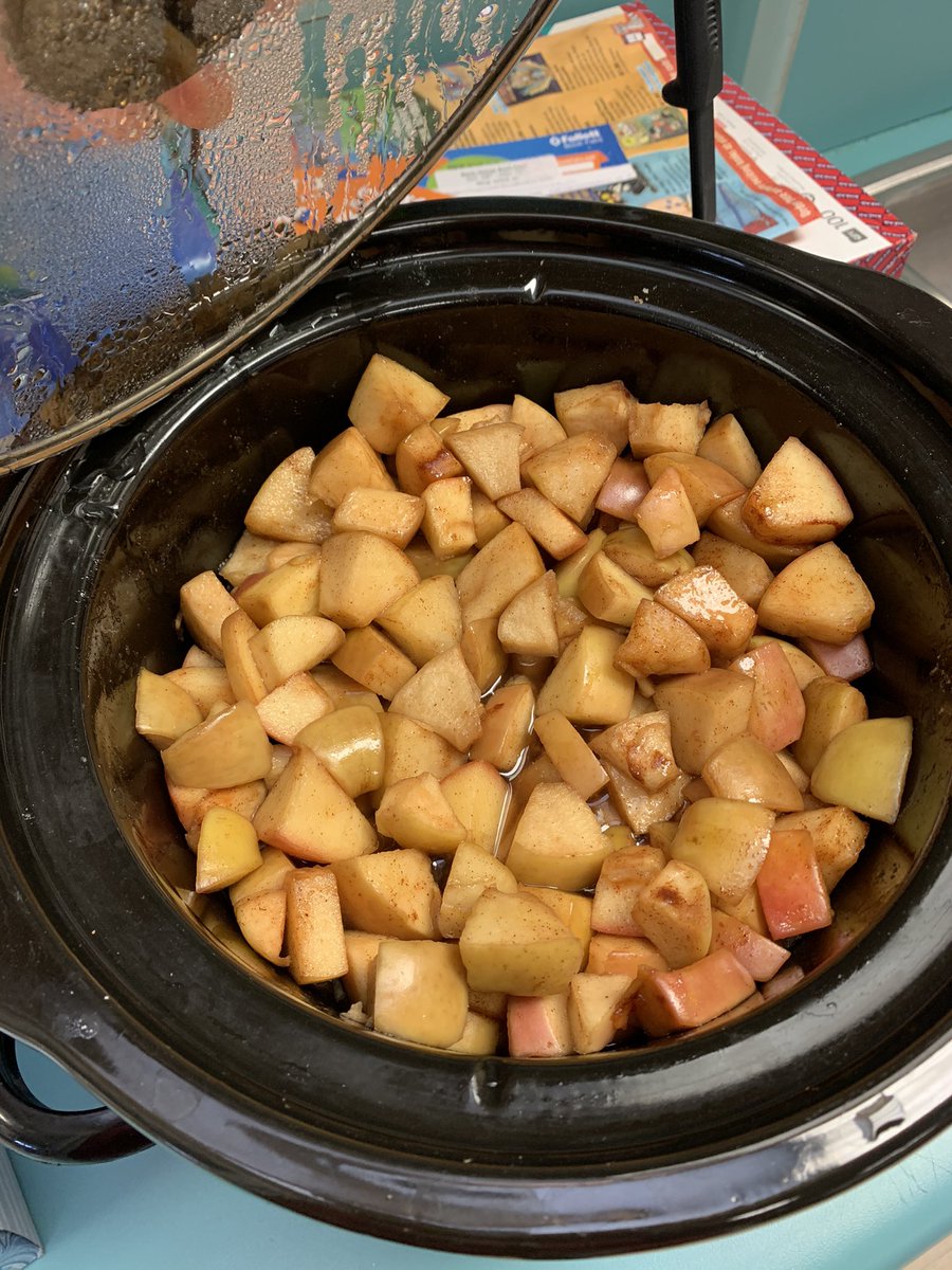 MrsGreen2nd's tweet photo. We’re writing “How-To”s this week and I modeled with with How To Make Applesauce. (Thanks for the idea @molly_hornsby 🍎) So today... we get to actually make applesauce!! It’s smelling good in room 606!! @BeckElem #becktrueblue https://t.co/nB3POpydxh