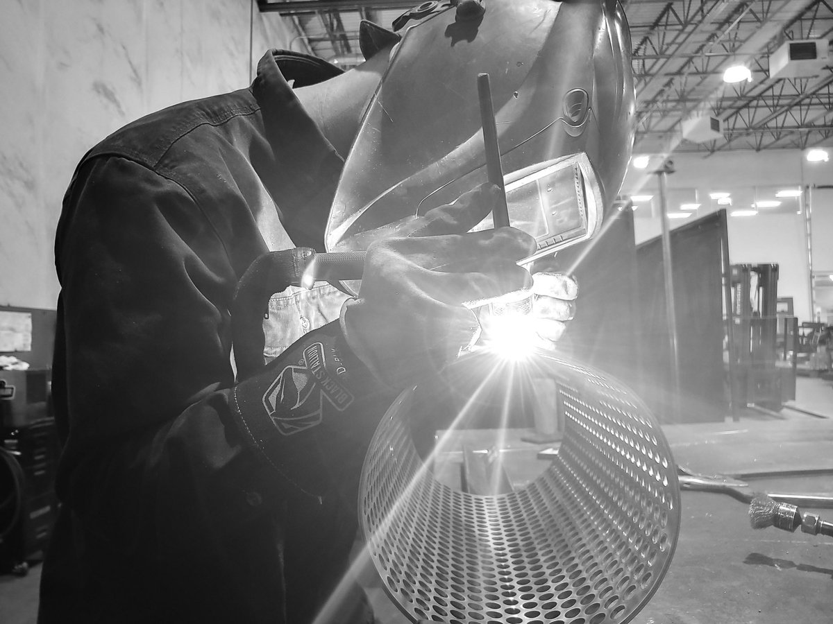 Attention to detail is what we do!

Let us help out with that metal project!

@ black.stallion.bsx

#Serpentix #conveyors #madeinamerica #CustomFabrication #Colorado #madeinUSA #fabrication #steelFabrication #coloradobuilt #welding #lasercutting #pressbrake