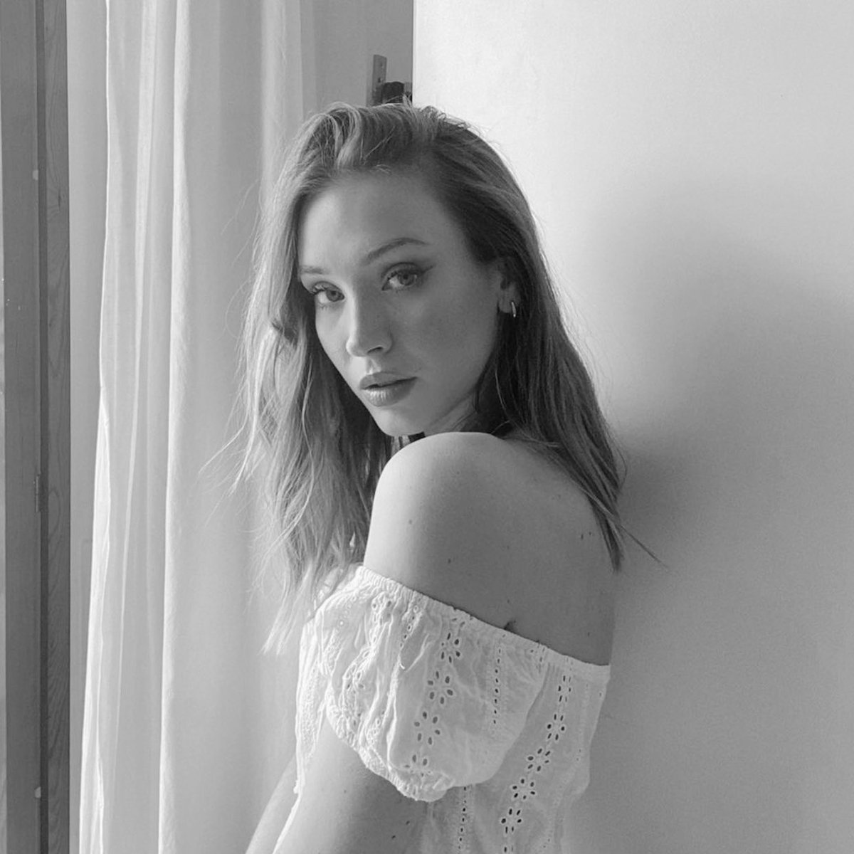 tatibianchi_'s tweet photo. 🤍 | The beauty of you is how you wear who you are.

#BeeNominated https://t.co/tkWuztefjv
