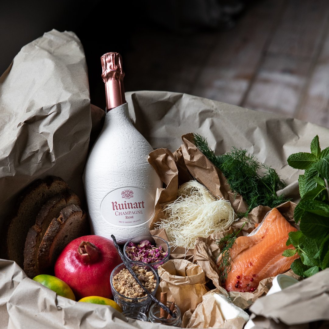 Get your #RuinartHamper (Paris only) tinyurl.com/yx8htmrh Fresh, seasonal produce, selected by chef Ecaterina Paraschiv, make up a 3-course menu paying homage to the Balkans cuisine. Each hamper contains a bottle of Ruinart Rosé, all the necessary ingredients and recipe sheets