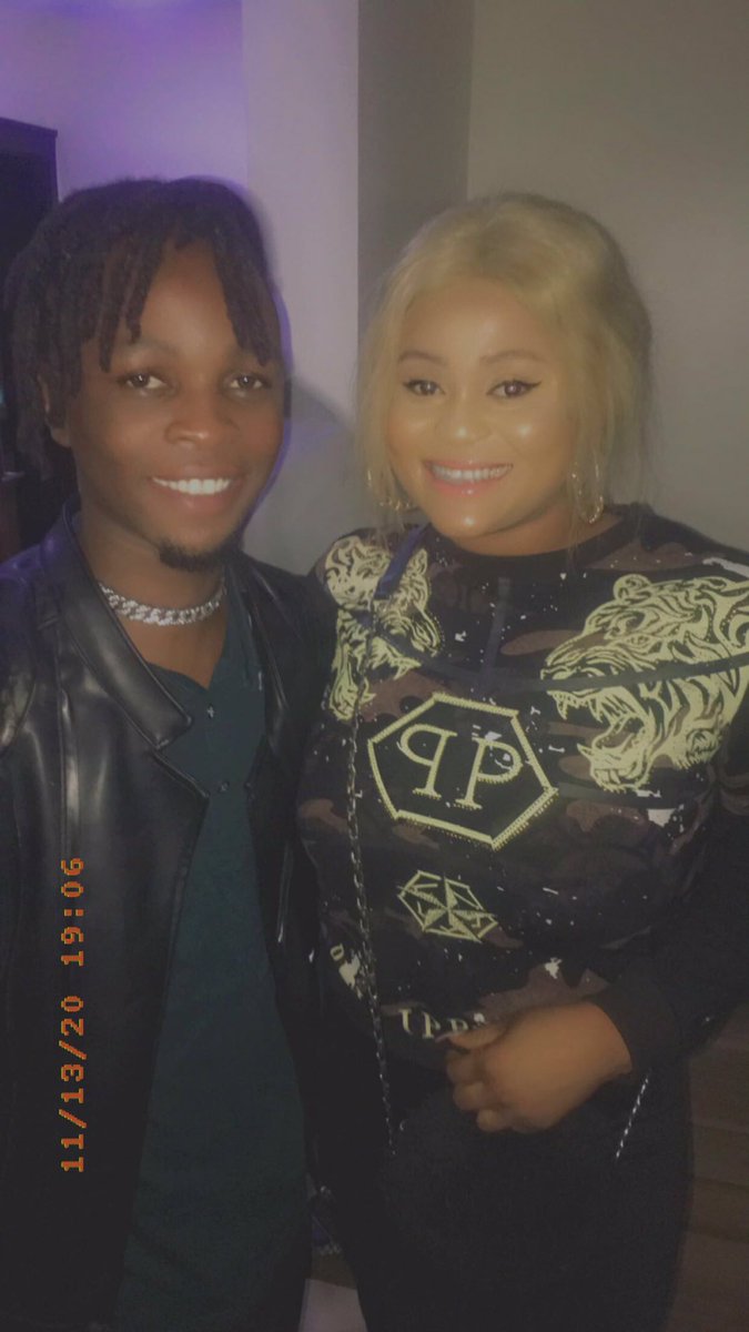 GoldSwich's tweet photo. iCONS President and i๐ฅฐ๐ฅฐ๐ฅฐ
Ainโt we cute together
My president fresh Ooo๐ณ
Fresh like todayโs bread
Port Harcourt we pin๐
Wives of Laycon no jealousy me ooo
Na fine I fine I no kil person๐คช
#WILStreamingParty
#LayconInDiamondLoungePH
#OrijinalAmbassadors https://t.co/mUK4RfNcTs
