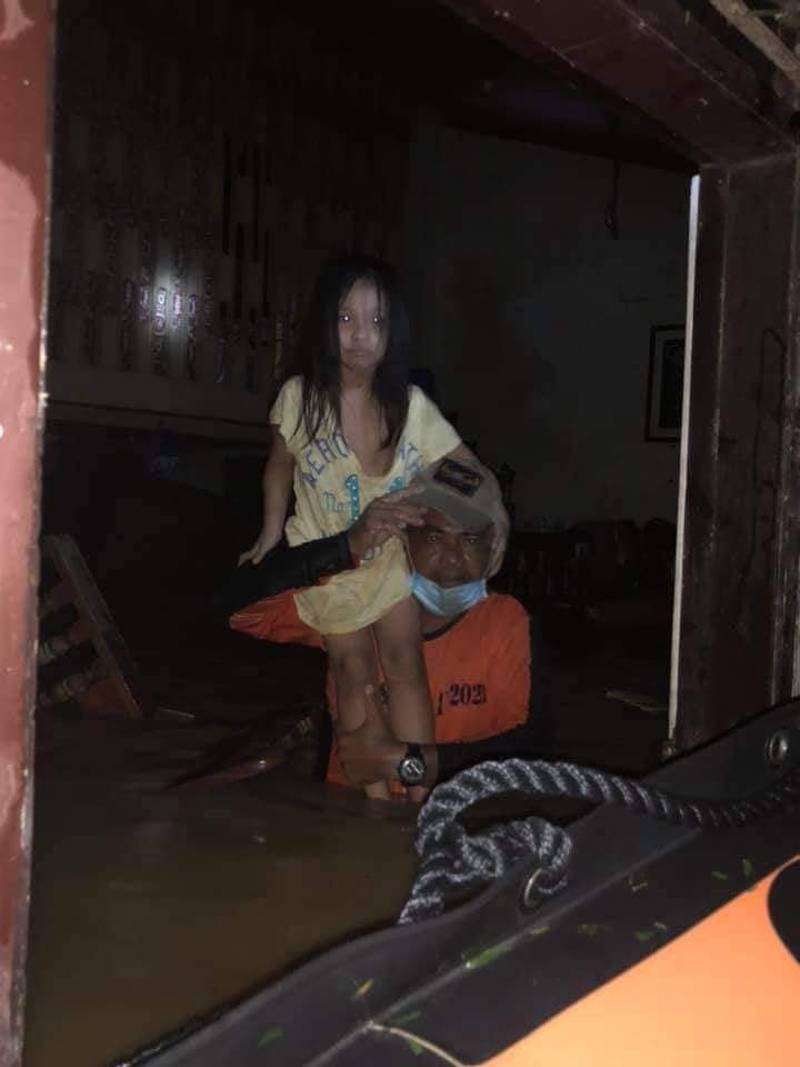 MovePH's tweet photo. LOOK: The Coast Guard District North Eastern Luzon has rescued 276 individuals in Isabela and Cagayan as of 12:30 am, Saturday, November 14. Photos from Coast Guard District North Eastern Luzon | via @LianaApostol https://t.co/ijihrWz1Ui