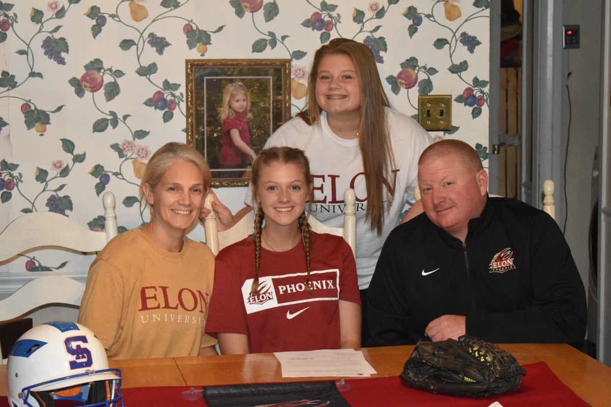sahs_fastpitch's tweet photo. #committed This just in. Your Patriot pitcher, senior superstar, Isley Duggins, signs with Elon! Congratulations ID! @ElonSoftball you will not be disappointed! #SAalways❤️🤍💙☝🏻🥎 @dugginsIsley https://t.co/zXhXrqJbP1