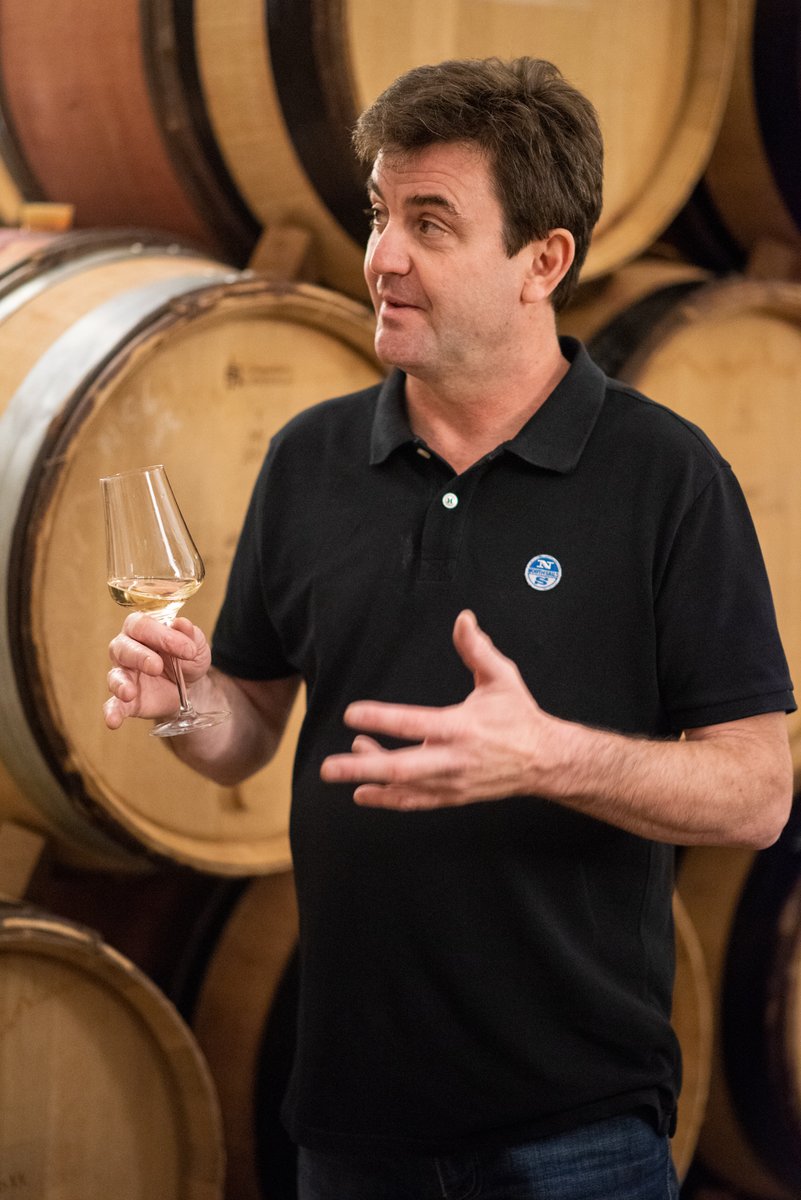 muladhara's tweet photo. @JeremyPalmer7 @magee333 @TheSavvyChef1 @Oberreimer @pietrosd @SteveKubota @DanielBrasilia @mitchellyoung19 @MacCocktail @nineov @WineBite @valeriew272 @Specmonkey @winewankers @lebonvinfr @BibendaAssisi @CHARLIEWINES @TrustinRam @nicottorres1 @boozychef @luribea68 @saranstm @vinoprincess @thewinetattoo @frangaetani @champodelux @RodZeidan @StreetFoodUK @Japan_kenpou @lirus @quick_philip @lacsd @marlenemarino @joukesp @SustainableKW @MatsEkblom1 @ermi2_31 @ScoreWine @StreetsterSteve @ItIsAGrapeLife @BartlettBacchus @Krishna_R_P @GilesMacDonogh @WottleofBine @benonwine @LeTastevinage @ChtClosVougeot @Constan70997526 #MaisonRochedeBellene: #MRDB #2012ChambolleMusigny:#lesChabiotsPremCru: A beauty of a wine fm d Margaux of Bourgogne(Burgundy). Foto #3: Monsieur Nicolas Potel of MRDB:It is the negociant arm of famous winemaker N.Potel. MRDB was founded in 2009.Also hs #DomDeBellene started2008. https://t.co/ixs2YQ62Ob