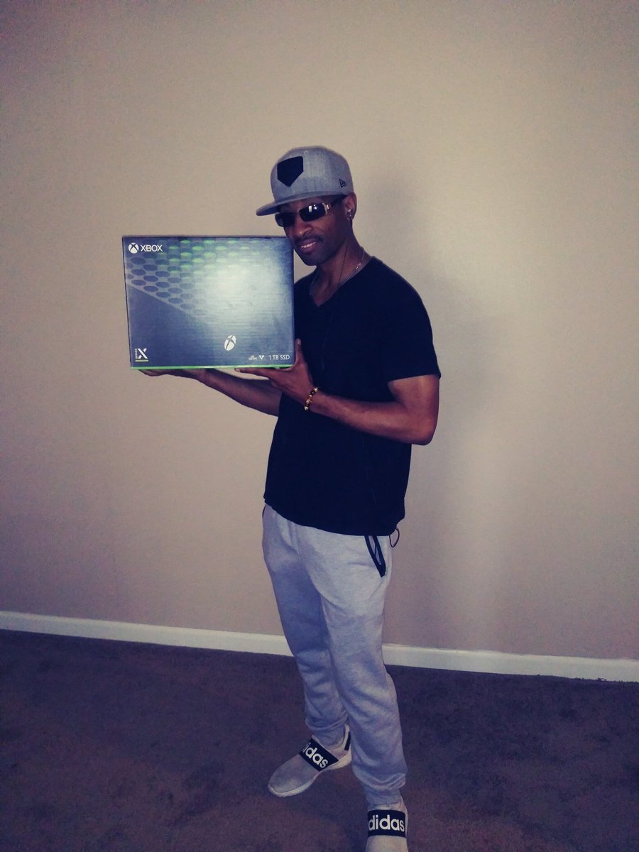 TyDuecce's tweet photo. Goteeeeem yaaay #XboxSeriesX #xboxlaunch #gaming #gamers #streamers #twitchstreamer #Tyduecce https://t.co/Hoak8vyp2r