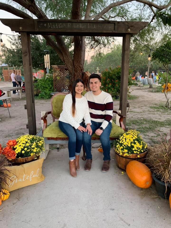 Beatrizuvalle19's tweet photo. I’m loving NOVEMBER next to my pumpkin❤️😍 #pumpkinpatch2020 https://t.co/RtRgpk1BaI